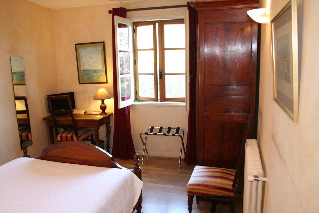Logis Hotel Les Hospitaliers 르포엣라발 객실 사진