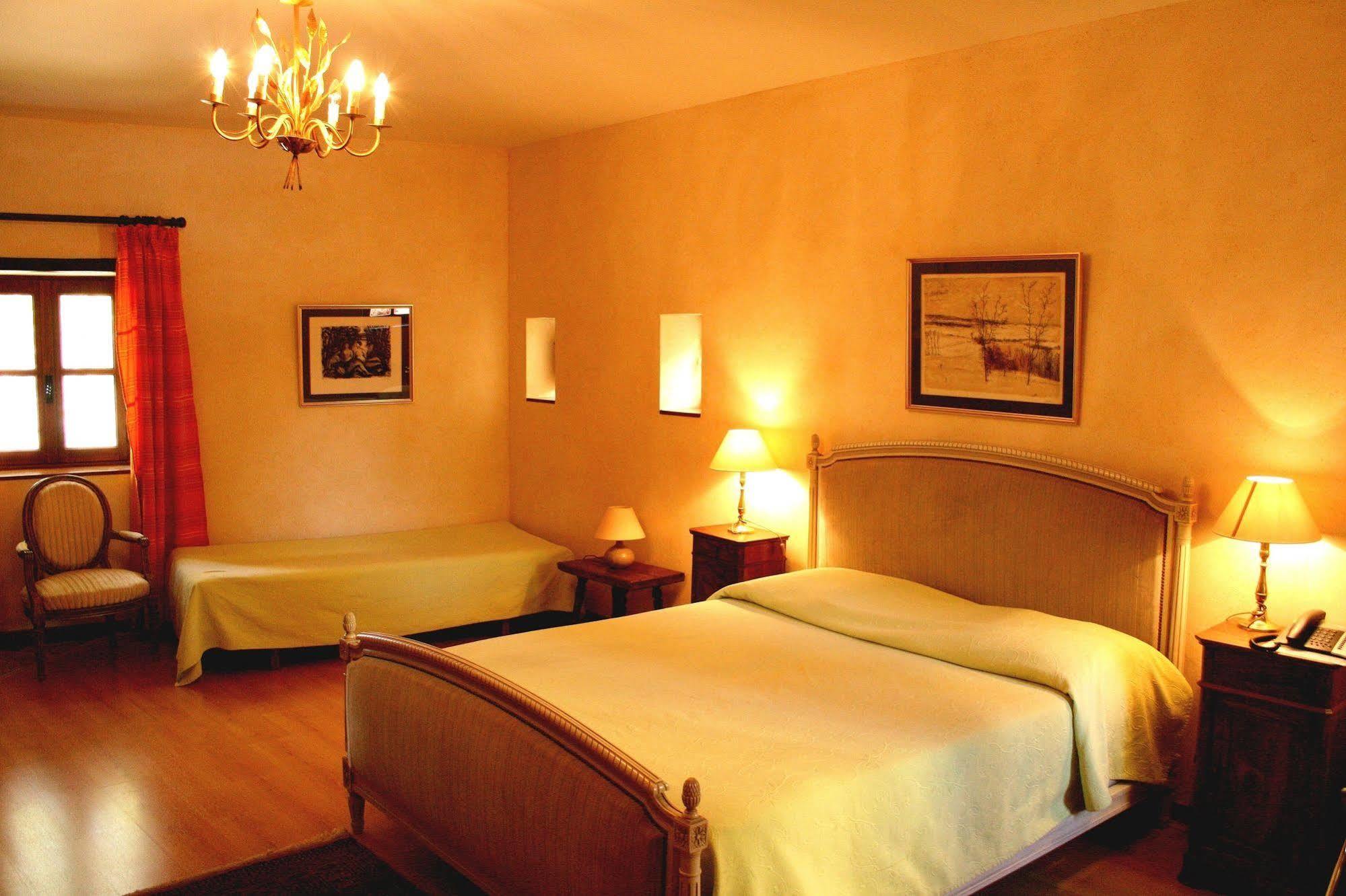 Logis Hotel Les Hospitaliers 르포엣라발 외부 사진